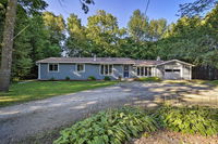 Sister Bay Home with Fire Pit Walk to Beach  Town