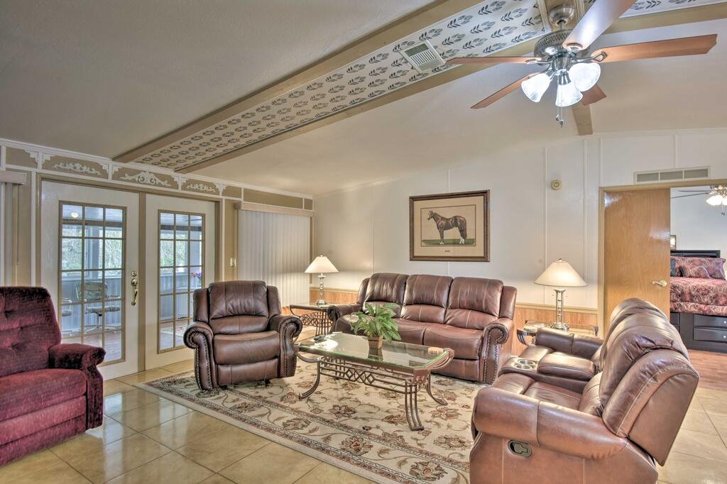 Spacious Frostproof Home Mins to Fishing and Golf Orlando Tourists