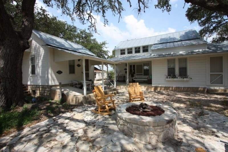 The Wine Cellar Home - Accommodation Texas