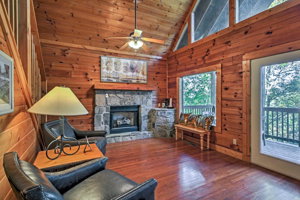 True Log Cabin With Hot Tub & Views In Pigeon Forge!