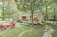 Updated 'Pine Cottage' with Deck - Walk to State Park