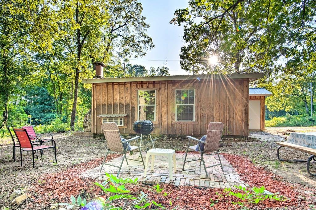 Updated Cabin with Porch Mins to Cossatot River Orlando Tourists