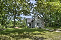 Updated Home with Deck 2 Mi to Sister Bay Beach