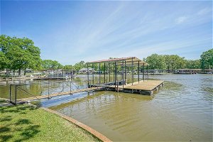 Upscale Lakefront Home With Dock 9Mi ToHot Springs NP