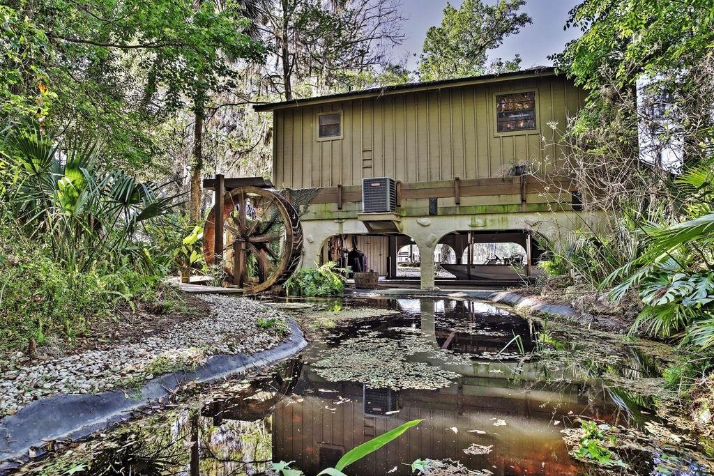 Waterfront Astor Studio Cabin with Private Boat Dock Orlando Tourists