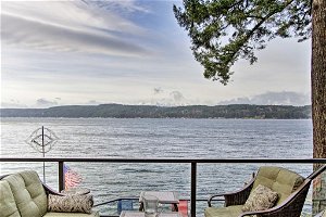Waterfront Home On Hood Canal - Hot Tub And Dock