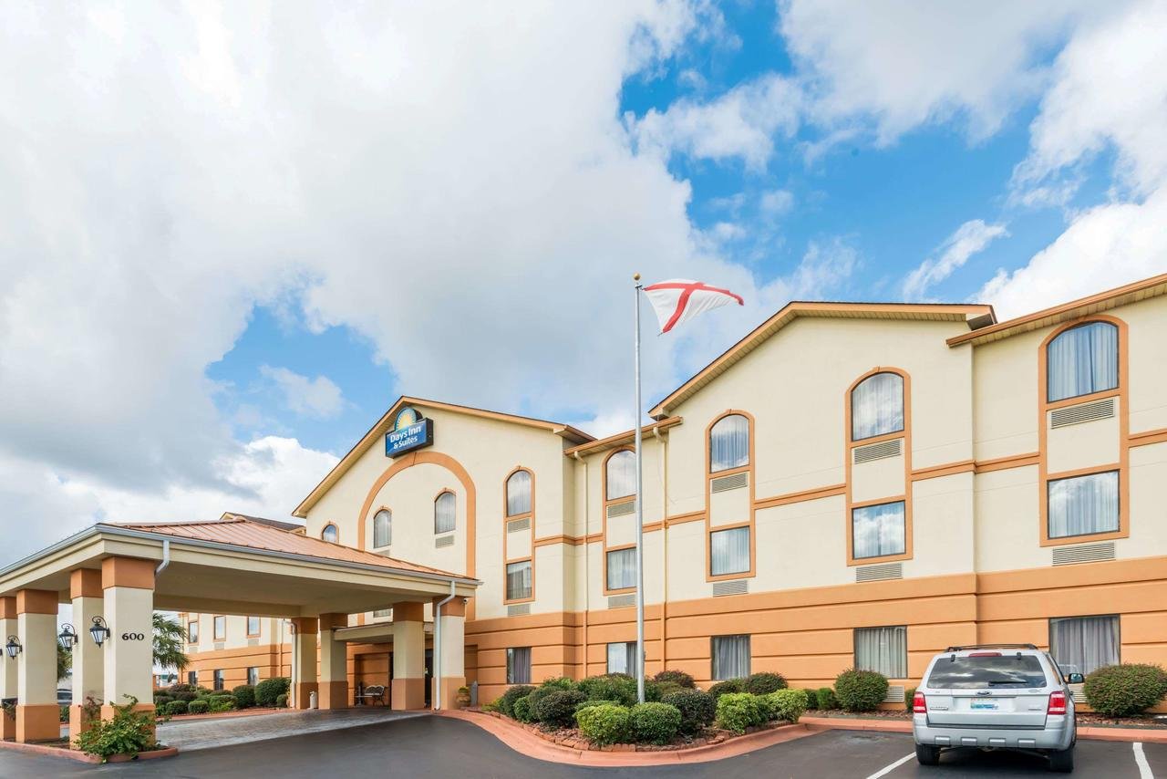 Days Inn  Suites by Wyndham Prattville-Montgomery - Accommodation Florida