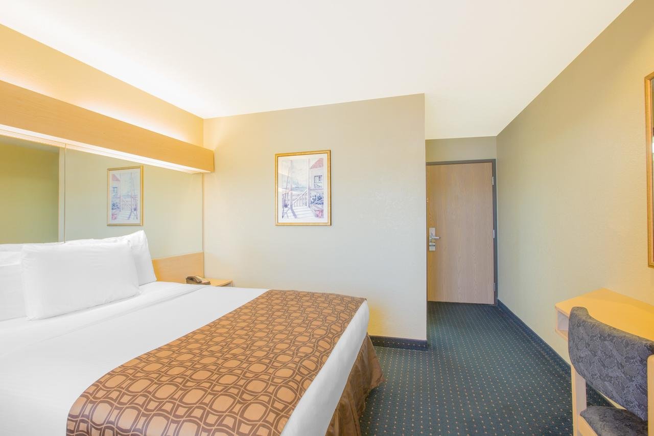 Microtel Inn & Suites By Wyndham Albertville - Accommodation Florida