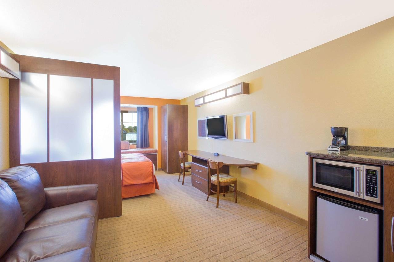 Microtel Inn & Suites By Wyndham Albertville - Accommodation Dallas