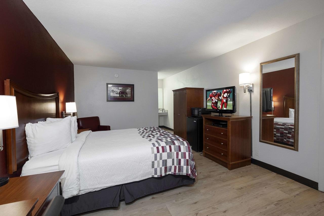 Red Roof Inn  Suites Dothan - Click Find