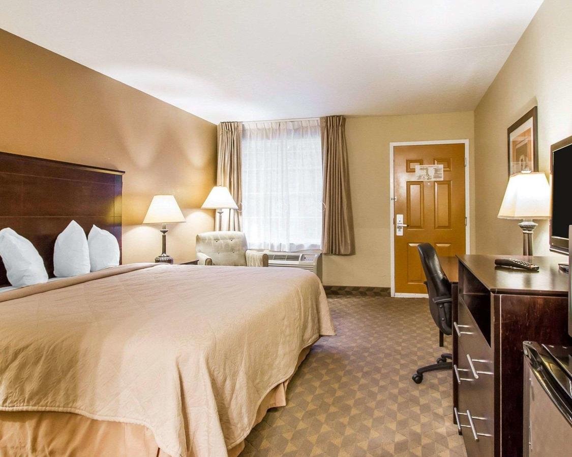Quality Inn & Suites Greenville I-65 - Accommodation Dallas