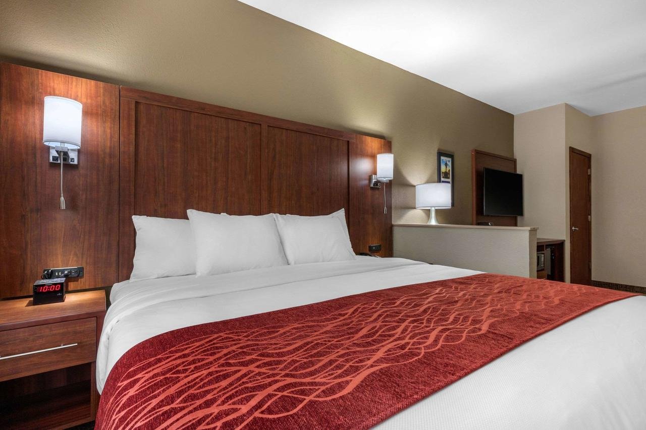 Comfort Inn  Suites Montgomery East Carmichael Rd Orlando Tourists