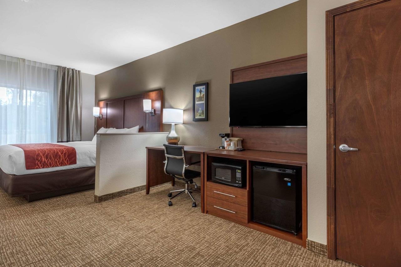 Comfort Inn & Suites Montgomery East Carmichael Rd - Accommodation Dallas