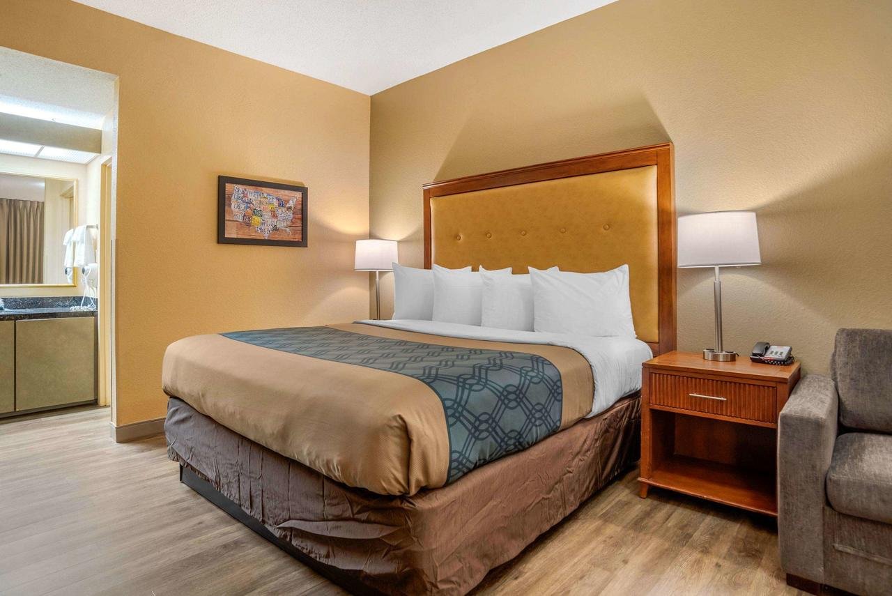 Econo Lodge Inn & Suites Foley - Accommodation Florida