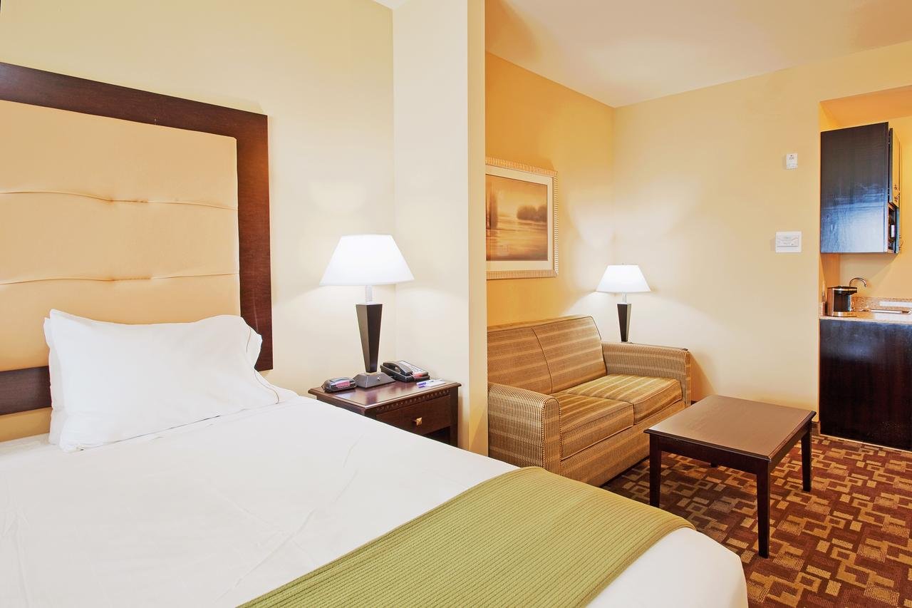 Holiday Inn Express Hotel & Suites Foley - Accommodation Florida