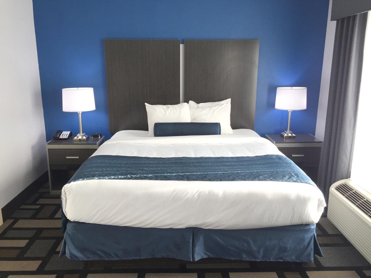 Best Western Plus Birmingham Inn & Suites - Accommodation Dallas