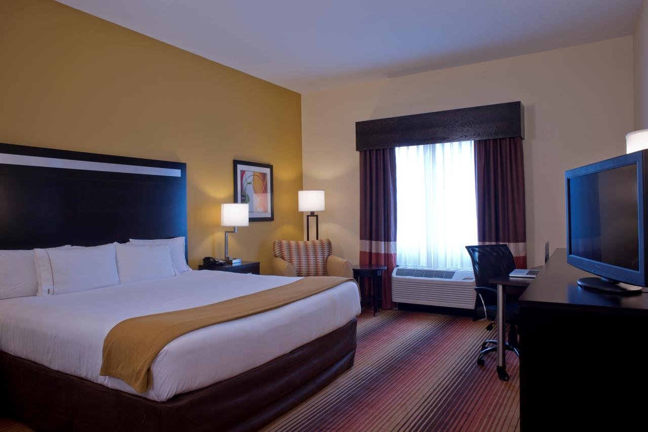 Holiday Inn Express Hotel & Suites Prattville South - Accommodation Dallas