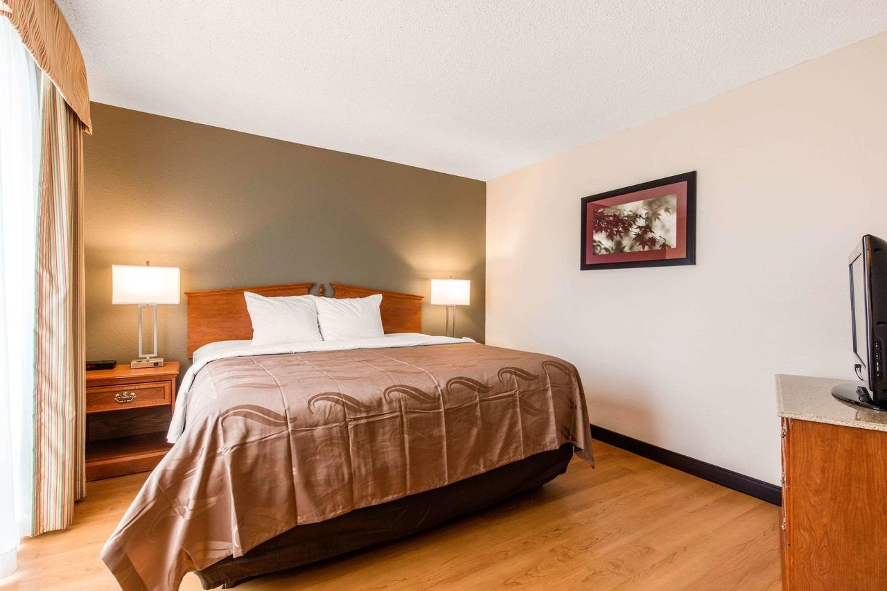 Quality Inn Valley - West Point - Accommodation Texas 24