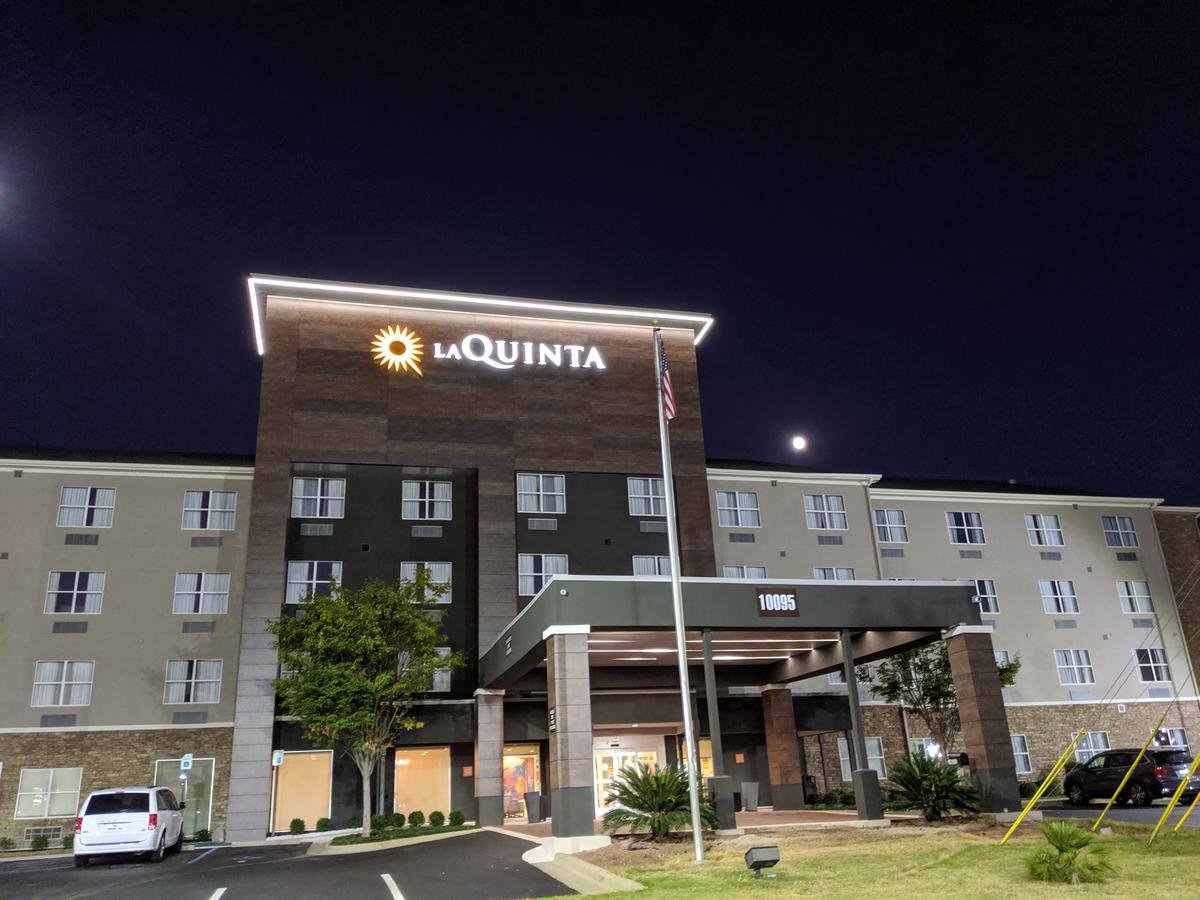 La Quinta Inn & Suites By Wyndham Montgomery - Accommodation Dallas