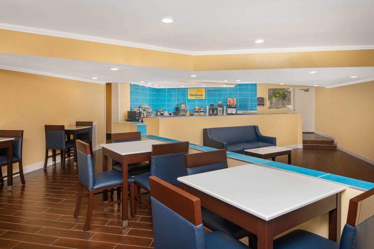 Days Inn By Wyndham Muscle Shoals - Accommodation Florida