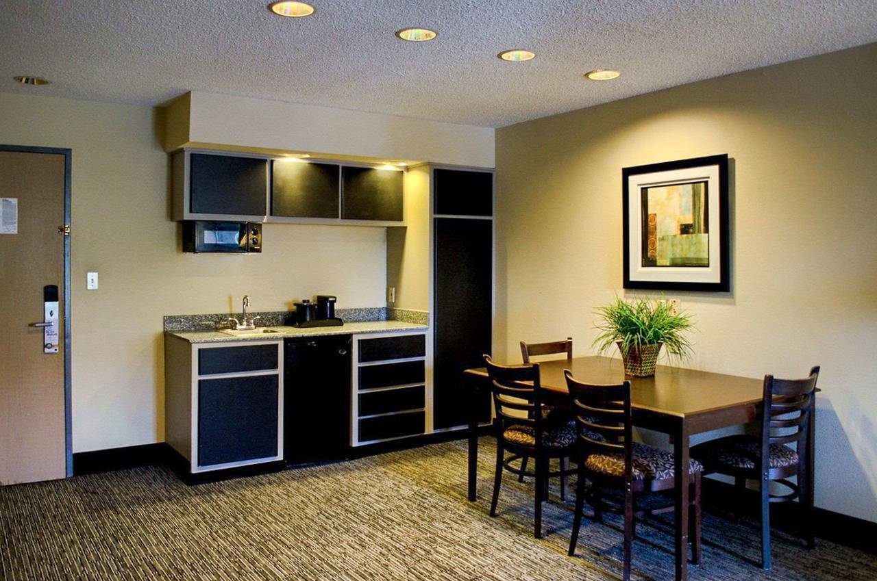 Quality Inn & Suites At Airport Blvd I-65 - Accommodation Dallas