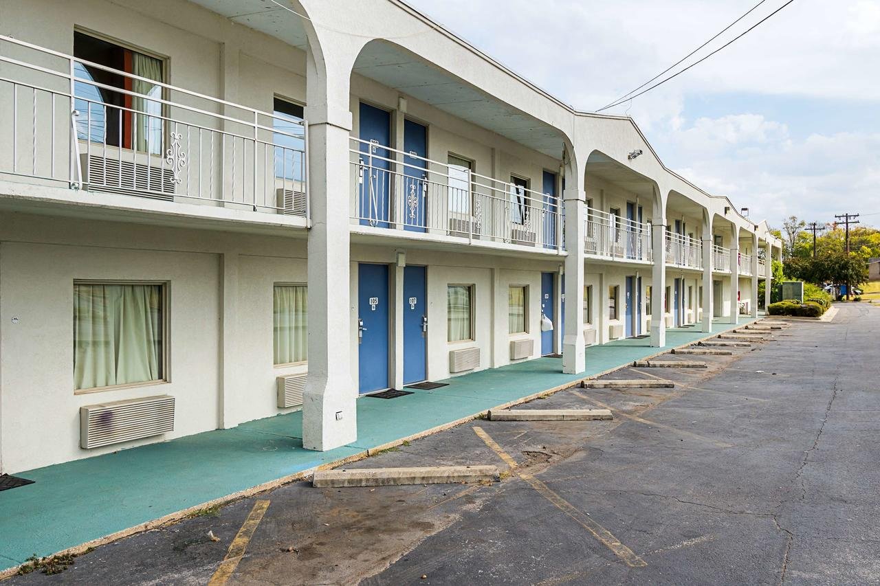 Motel 6 Decatur - Accommodation Dallas
