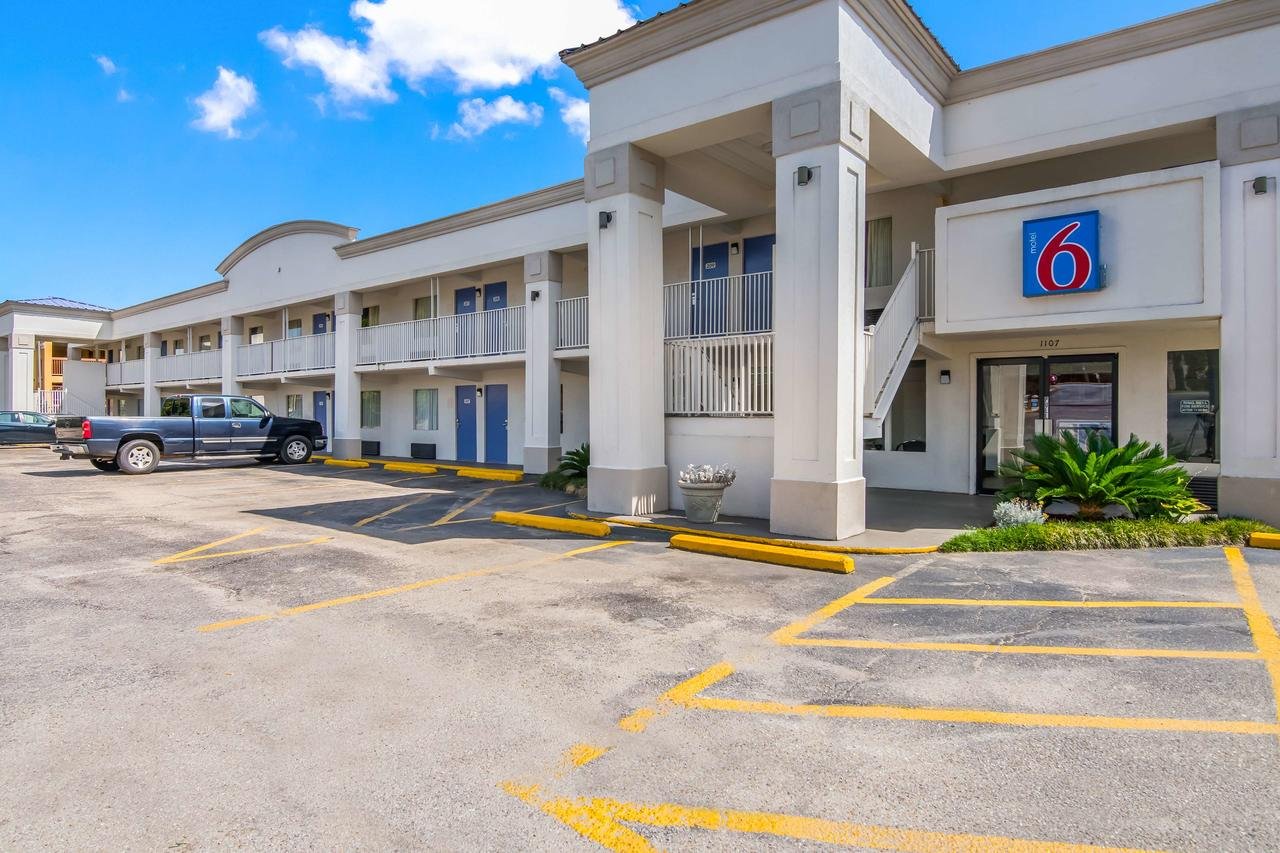 Motel 6 - Opelika - Accommodation Dallas
