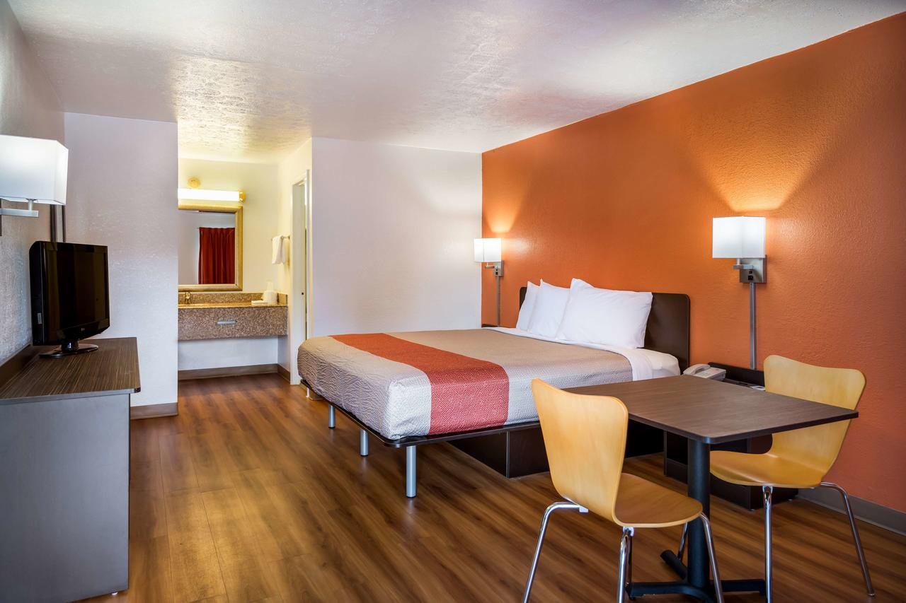 Motel 6 - Opelika - Accommodation Dallas