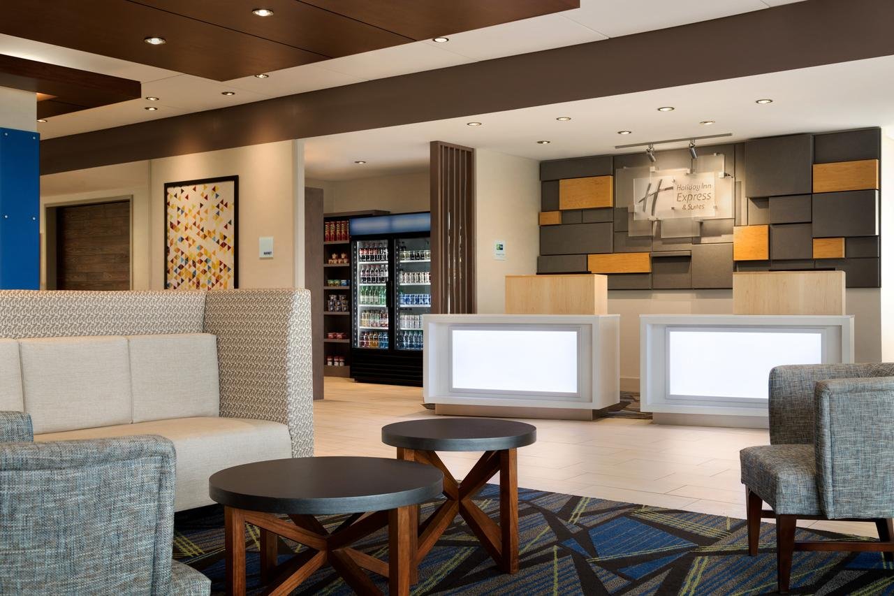 Holiday Inn Express & Suites Mobile - University Area - Accommodation Florida