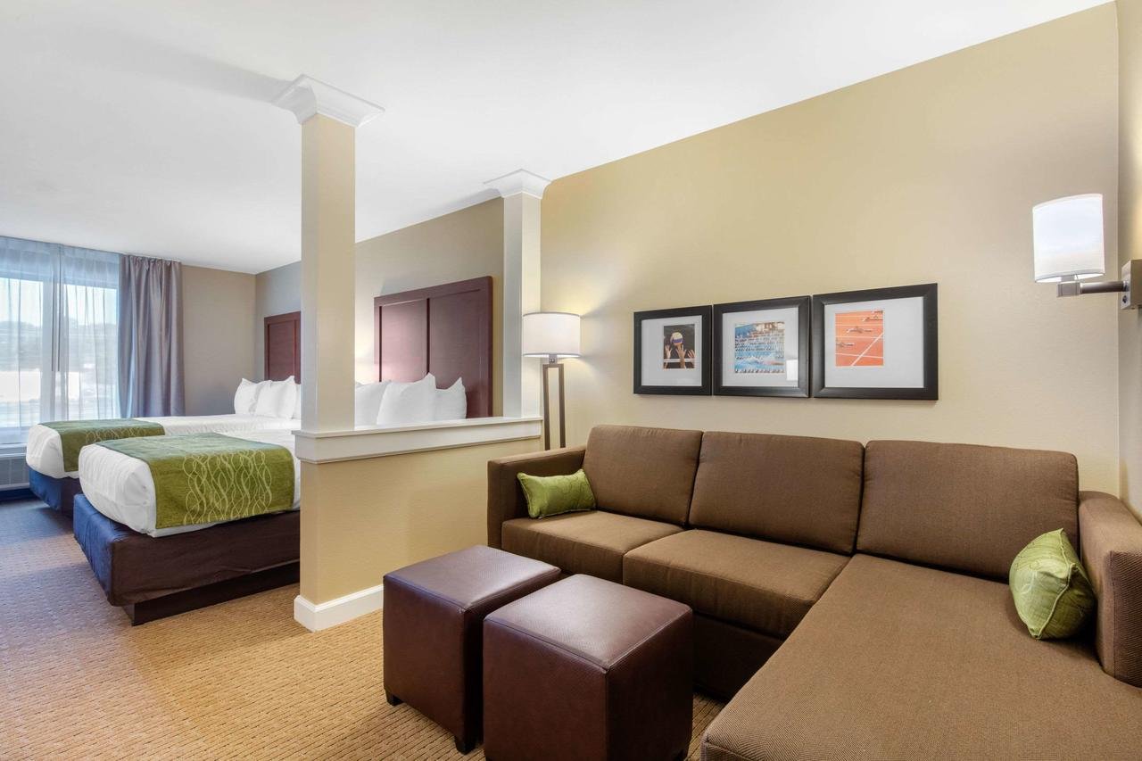 Comfort Inn & Suites At CrossPlex Village - Accommodation Florida