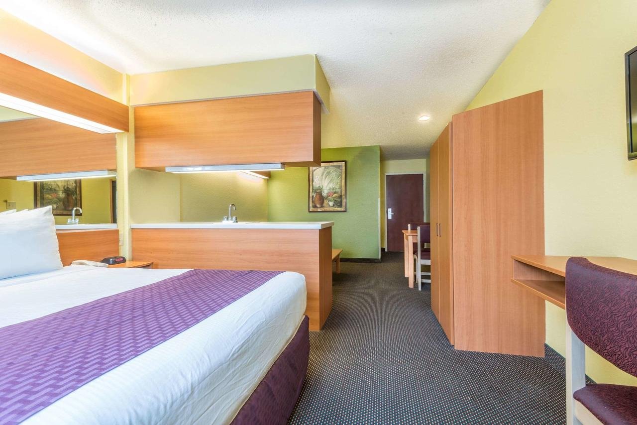 Microtel Inn & Suites By Wyndham Auburn - Accommodation Dallas