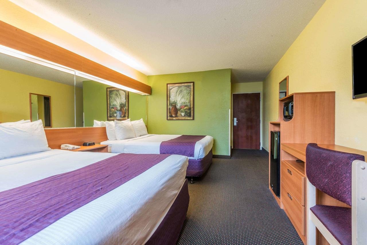 Microtel Inn & Suites By Wyndham Auburn - Accommodation Dallas