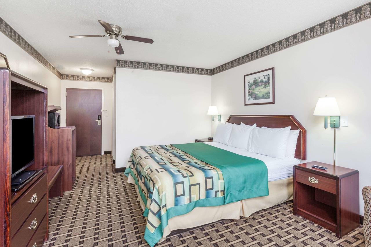 Days Inn & Suites By Wyndham Huntsville - Accommodation Texas 5