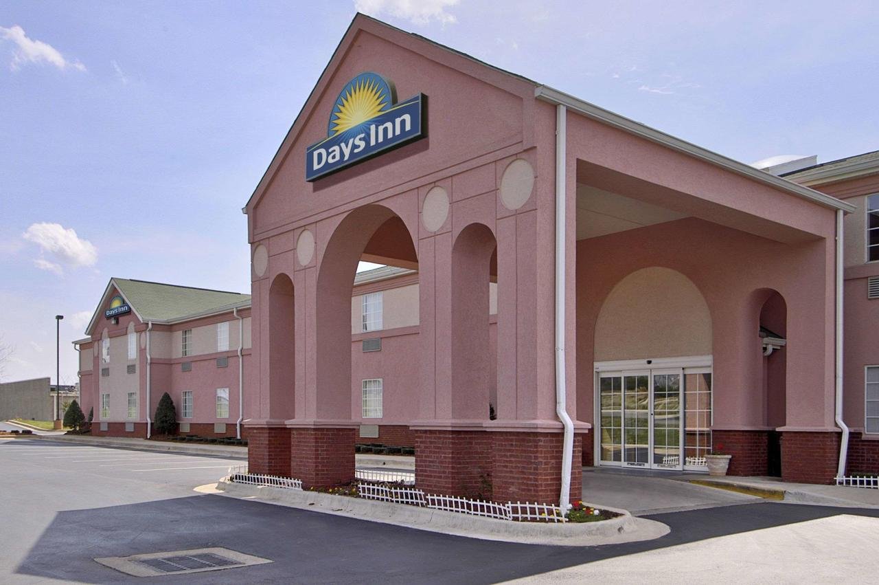 Days Inn & Suites By Wyndham Huntsville - thumb 1