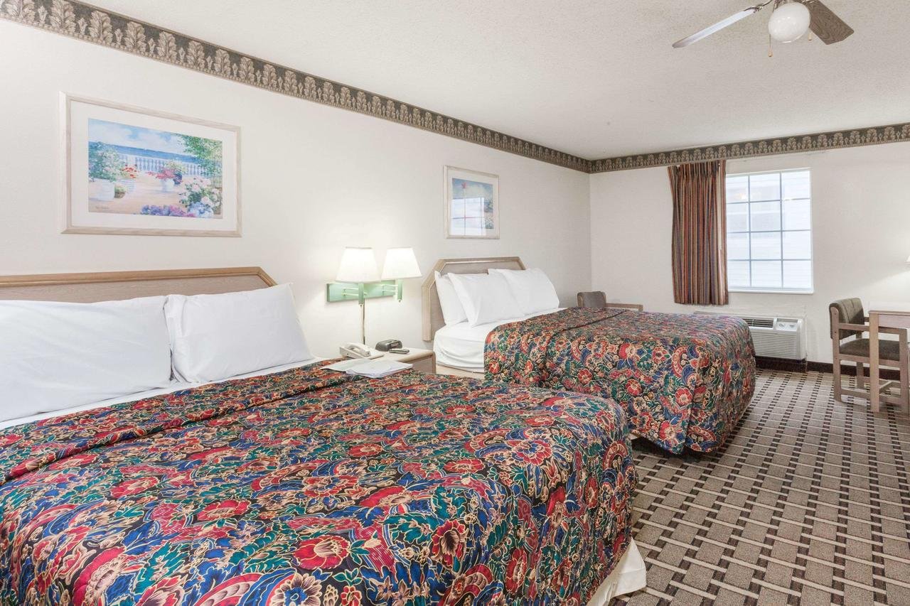 Days Inn & Suites By Wyndham Huntsville - Accommodation Florida
