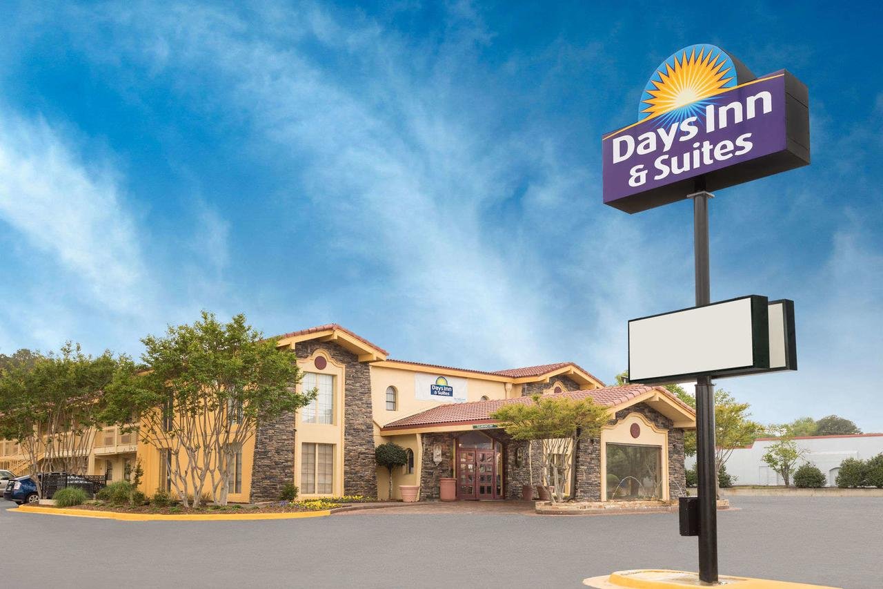 Days Inn & Suites By Wyndham Huntsville Spacecenter - Accommodation Dallas