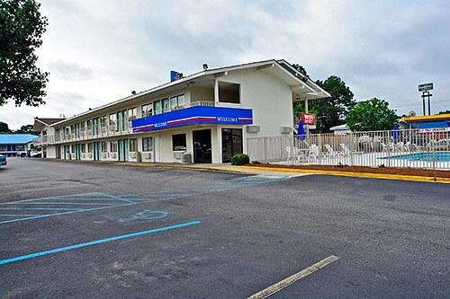 Motel 6 Montgomery - East - Accommodation Dallas