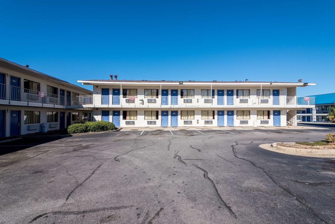 Motel 6 Montgomery - East - Accommodation Dallas