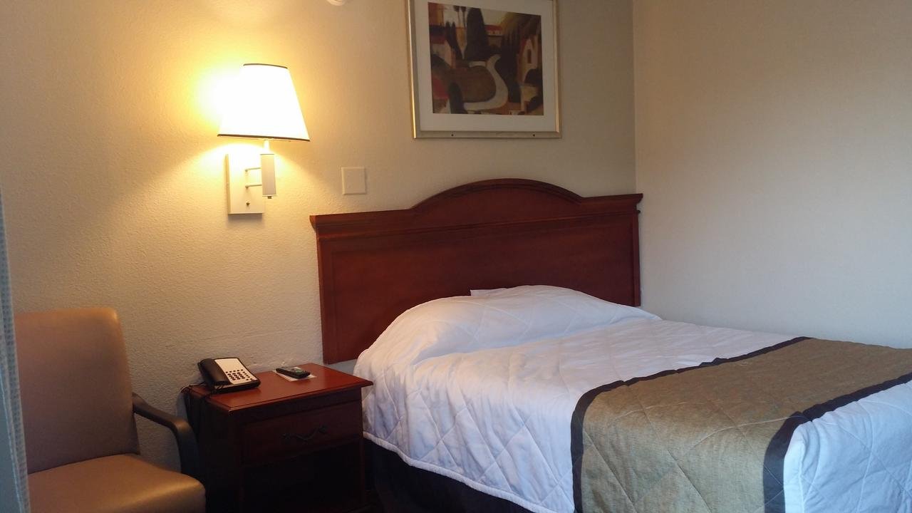 Carpet Inn - Accommodation Dallas
