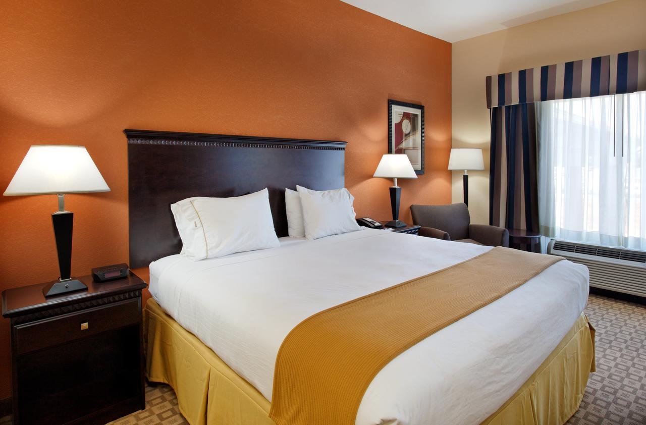 Holiday Inn Express Hotel & Suites Talladega - thumb 23