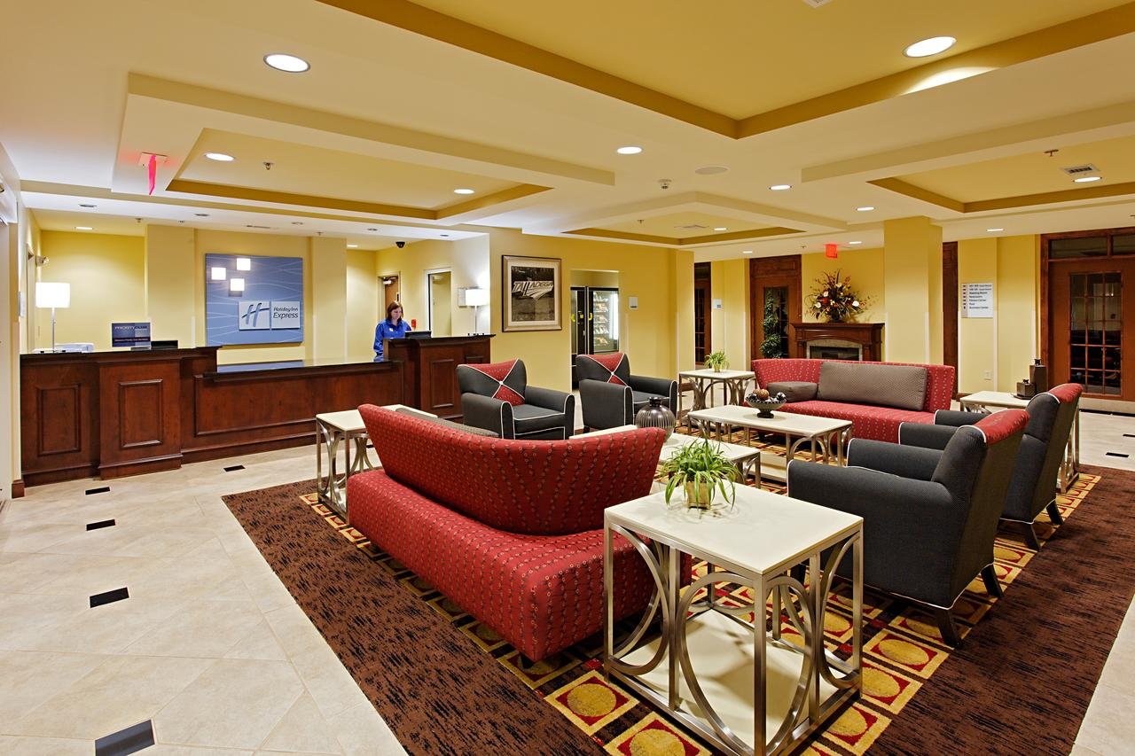 Holiday Inn Express Hotel & Suites Talladega - thumb 11