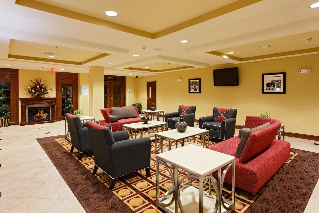 Holiday Inn Express Hotel & Suites Talladega - thumb 1