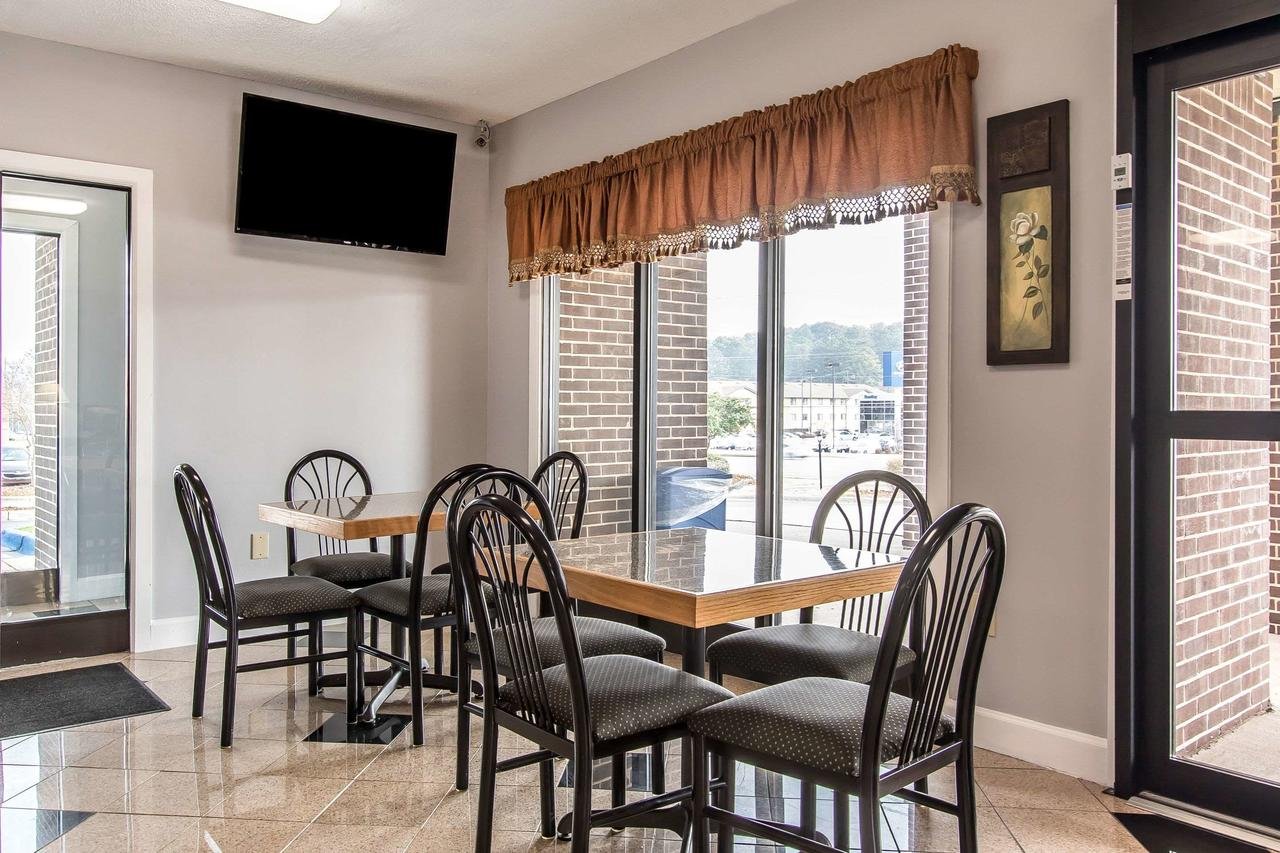 Econo Lodge Inn & Suites - Accommodation Dallas