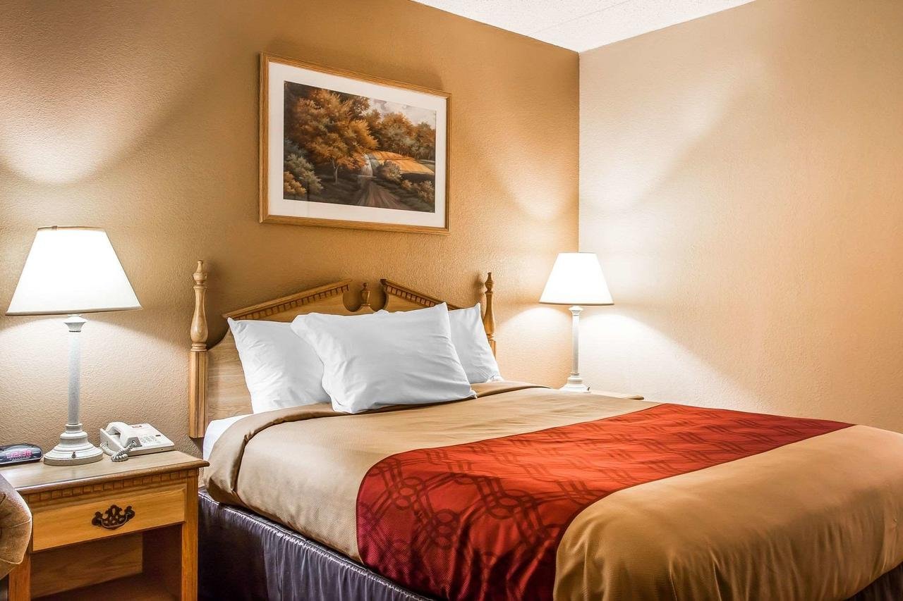 Econo Lodge Inn & Suites - Accommodation Dallas