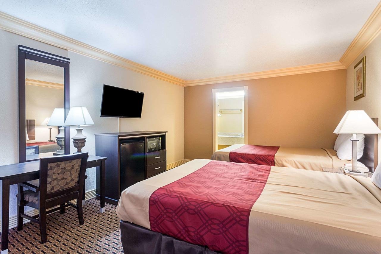 Rodeway Inn & Suites Birmingham I-59 Exit 134 - Accommodation Dallas
