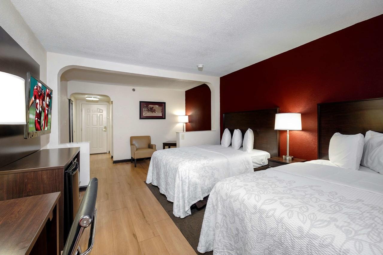 Red Roof Inn PLUS+ & Suites Opelika - Accommodation Florida