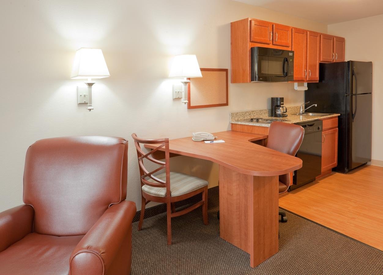 Candlewood Suites Eastchase Park - Accommodation Texas 14