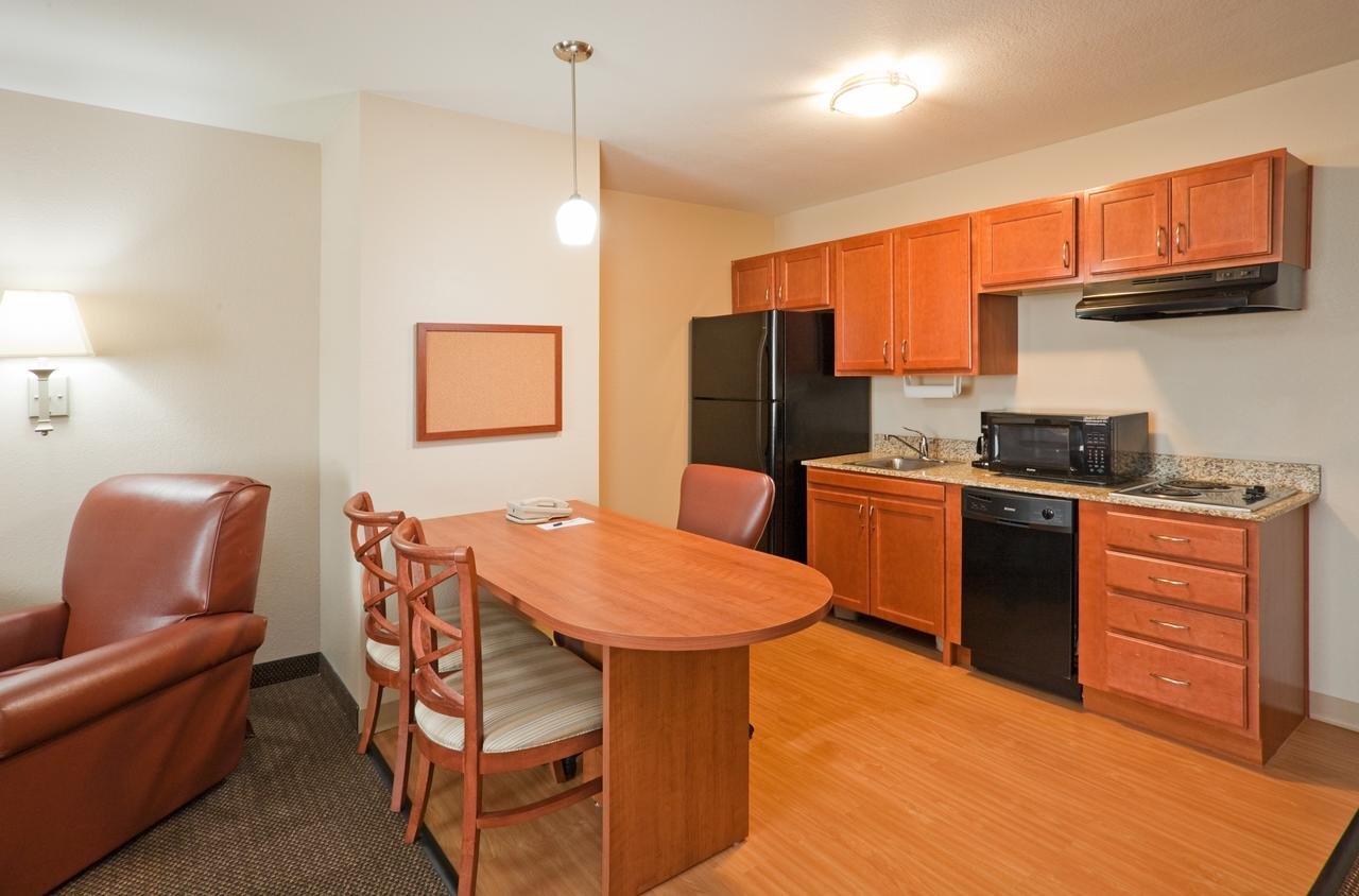 Candlewood Suites Eastchase Park - Accommodation Texas 10