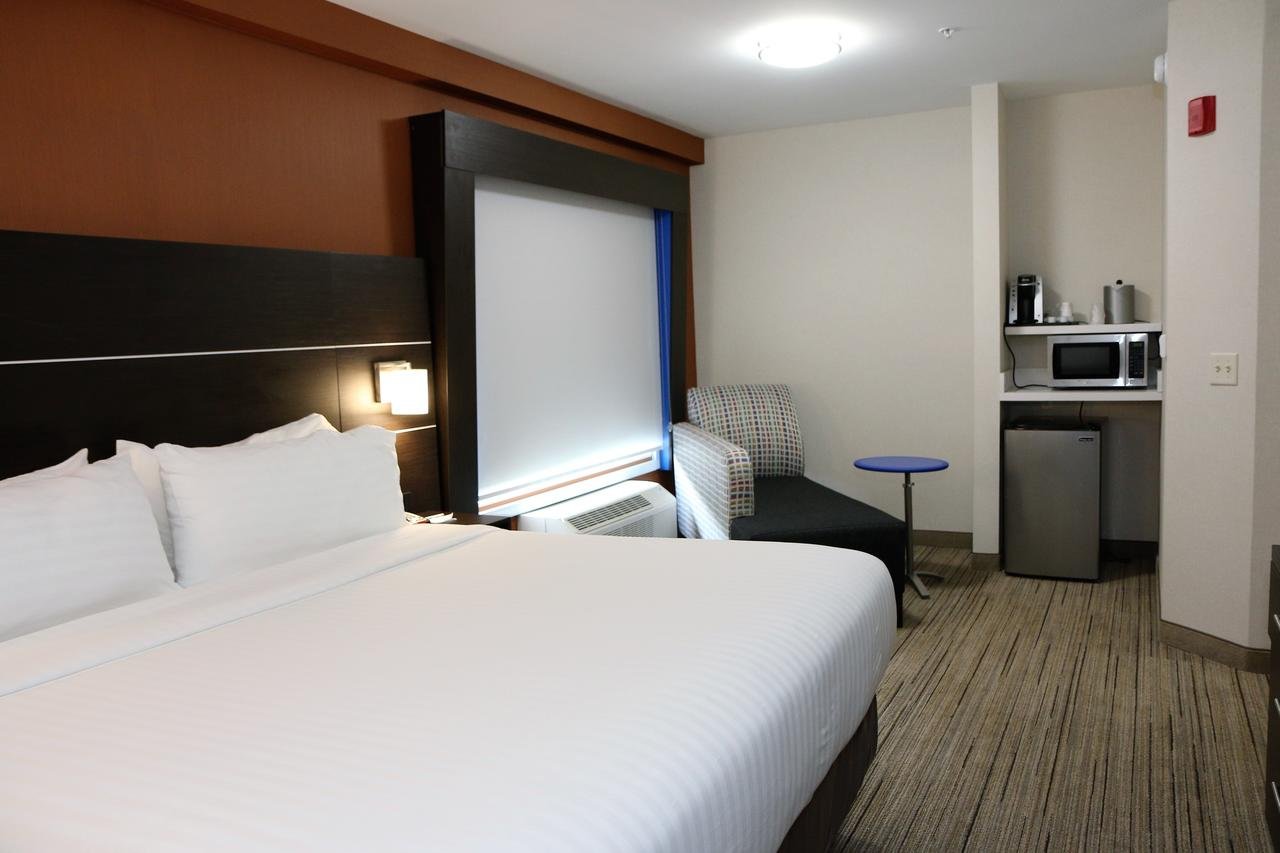Holiday Inn Express & Suites Alabaster - Accommodation Dallas
