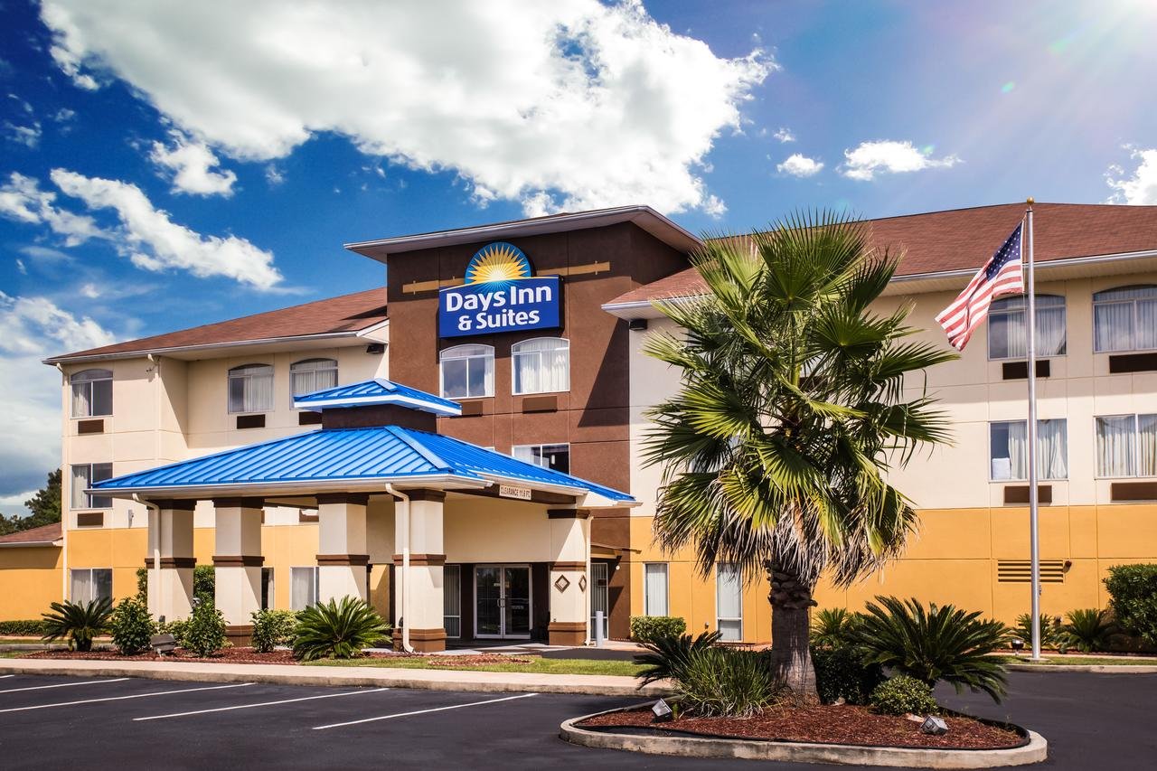 Days Inn & Suites By Wyndham Foley - Accommodation Florida
